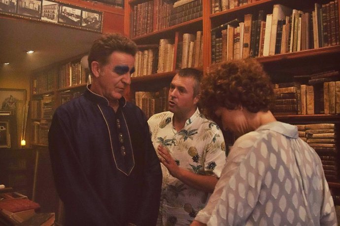 El director Tirso Calero dando indicaciones a los actores.