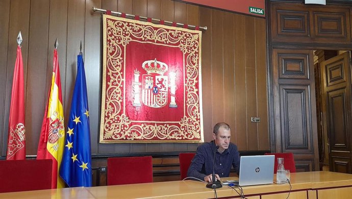 El delegado territorial de la Agencia Estatal de Meteorología en Navarra, Pedro Oria, en la rueda de prensa