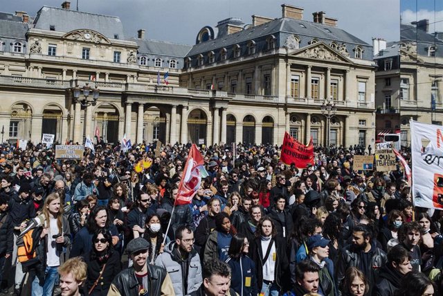 Archivo - Protesta contra la reforma de las pensiones el 13 de abril en París