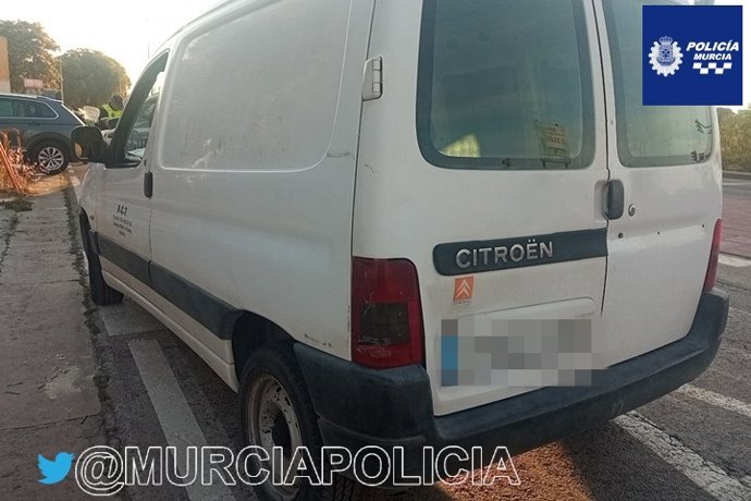 Imagen de la furgoneta interceptada por la Policía Local en Murcia