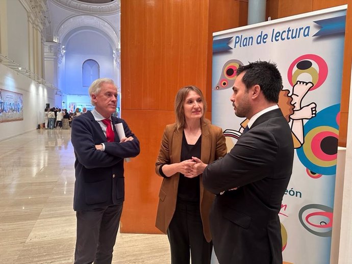 La consejera de Educación, Rocío Lucas, asiste a la entrega de premios del concurso 'Mi libro preferido'.