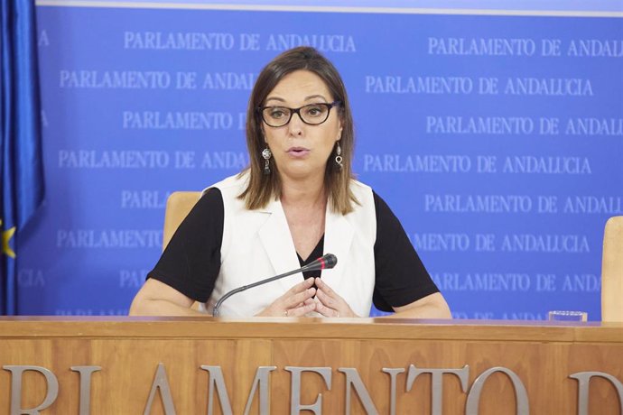 La portavoz adjunta del grupo parlamentario PSOE-A, Isabel Ambrosio, durante la ronda de ruedas de prensa de portavoces de los grupos parlamentarios previa a laJunta de Portavoces en el Parlamento de Andalucía, A 07 de junio de 2023, en Sevilla (Andaluc