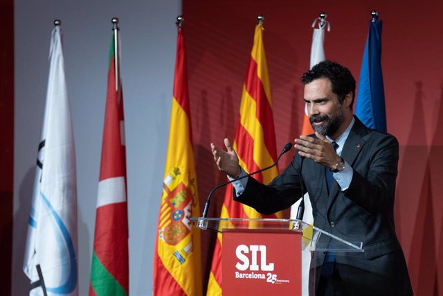 El conseller de Empresa y Trabajo y expresidente del Parlament, Roger Torrent, interviene durante la inauguración del Salón Internacional de Logística 2023 (SIL), a la Fira de Barcelona, a 7 de junio de 2023, en Barcelona, Catalunya (España).