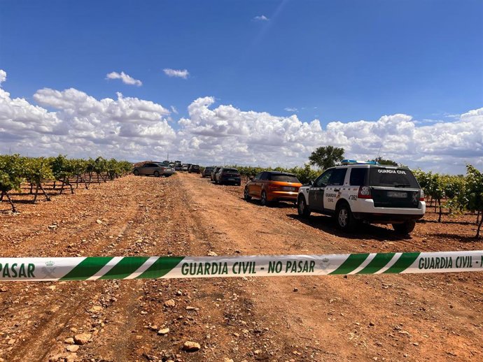 Un coche de la Guardia Civil durante la búsqueda del empresario Jesús María González Borrajo, a 31 de mayo de 2023, en Manzanares, Ciudad Real, Castilla-La Mancha (España). La Guardia Civil está inspeccionando distintas ubicaciones del municipio de Manz