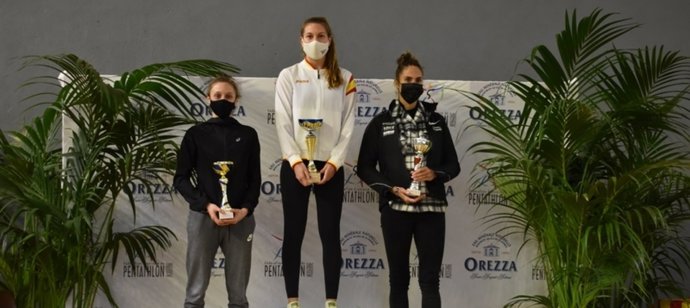 La española Laura Heredia tras ganar una prueba de pentatlón moderno