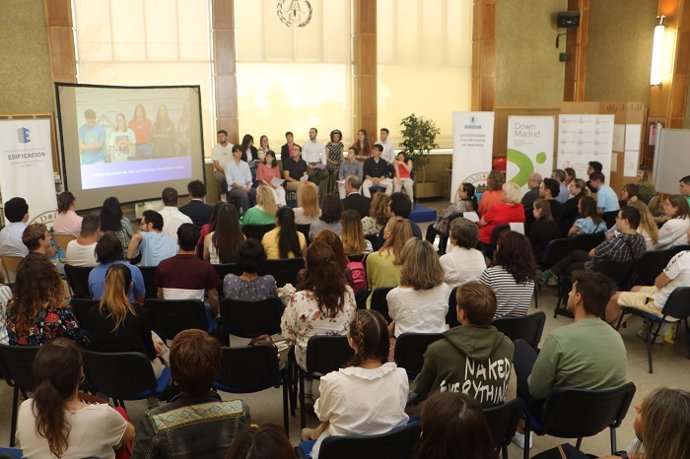 Alumnos de Down Madrid y la UPM aportan soluciones ante la pobreza energética con la elaboración de una guía de buenas prácticas