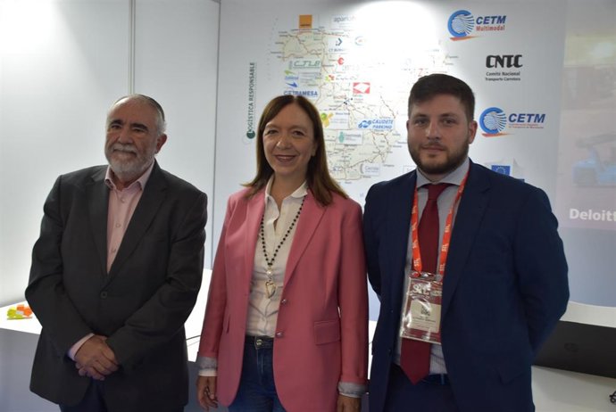 El Gobierno regional, el Ayuntamiento de Alcázar de San Juan y el Puerto de Valencia presentan el proyecto del Puerto Seco en el SIL de Barcelona.