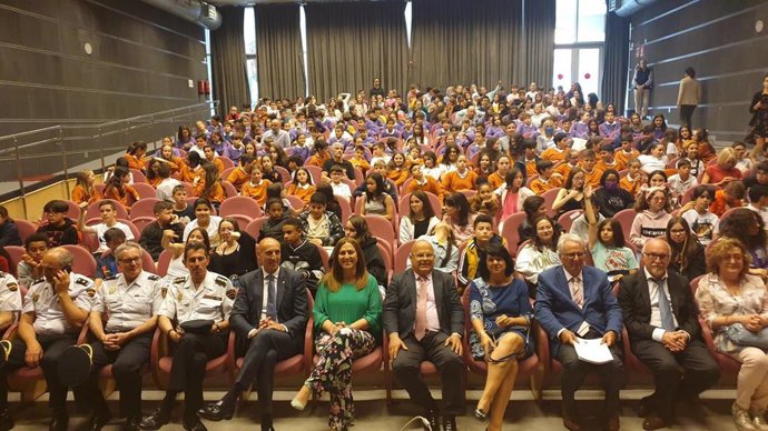 La delegada del Gobierno en Castilla y León, Virginia Barcones, preside el acto de entrada de los carnés de 'Ciberexperto' a 244 alumnos de León.