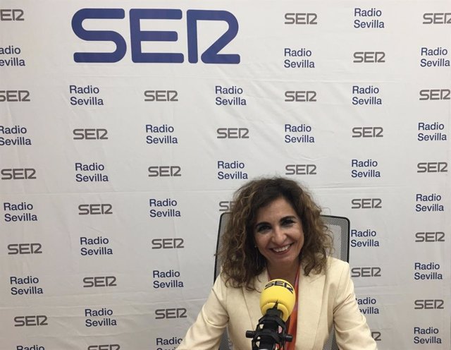 La ministra de Hacienda y Función Pública, María Jesús Montero, en una entrevista en la Cadena SER Andalucía.