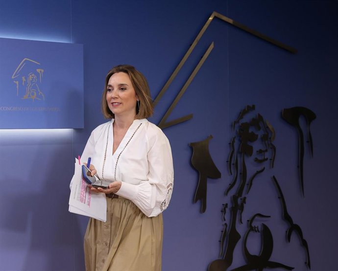 La secretaria general del Partido Popular, Cuca Gamarra, a su llegada a una rueda de prensa posterior a la reunión de la Junta de Portavoces, en el Congreso de los Diputados, a 16 de mayo de 2023, en Madrid (España).