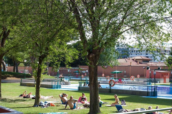 Archivo - Zaragoza.- Las piscinas de la residencia Pignatelli inician la temporada, tras una inversión de 155.000 euros en mejoras