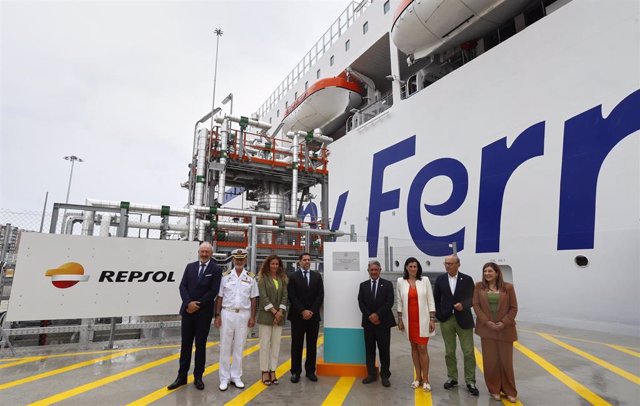 Instalación de Gas Natural Licuado de Repsol en el puerto de Santander