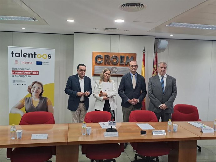 El consejero en funciones de Educación, Formación Profesional y Empleo, Víctor Marín, participa en la presentación del programa 'Talentos' que impulsa la contratación de personas con discapacidad.