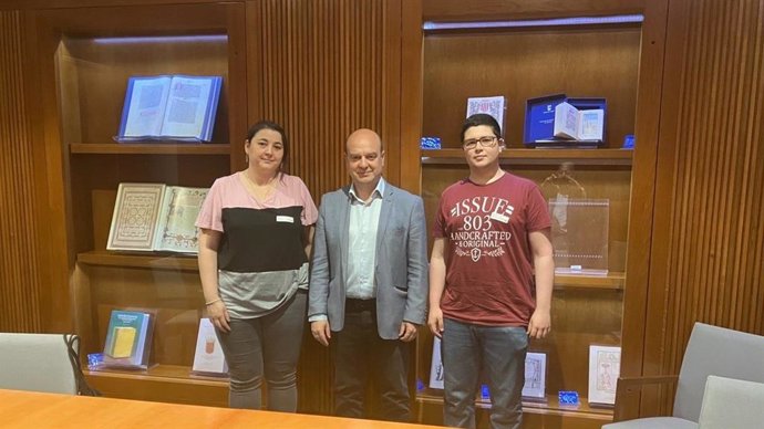 Santiago Morón (VOX) con representantes de Baremación ya SALUD