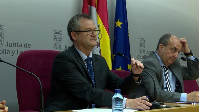 El consejero de Agricultura, Gerardo Dueñas, antes de iniciar la rueda de prensa.