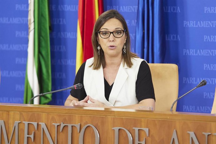 La portavoz adjunta del grupo parlamentario PSOE-A, Isabel Ambrosio, durante la ronda de ruedas de prensa de portavoces de los grupos parlamentarios previa a laJunta de Portavoces en el Parlamento de Andalucía, A 07 de junio de 2023, en Sevilla (Andaluc