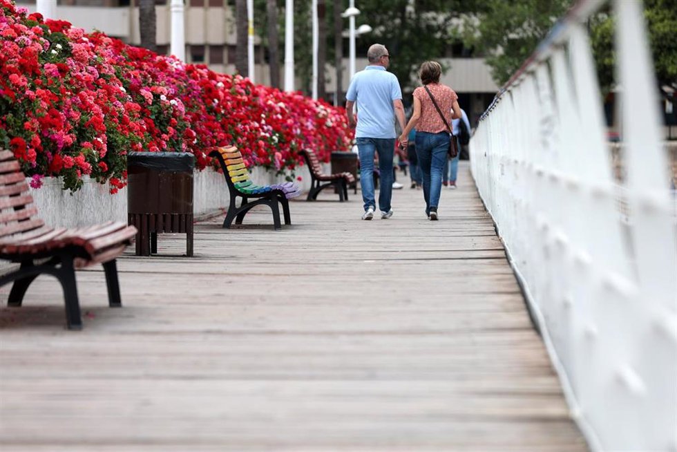 Archivo - La vicealcaldessa i regidora de Desenvolupament Urb en funcions, Sandra Gómez, visita les obres de reparació i millora del pont de les Flors i presentació del nou paviment.