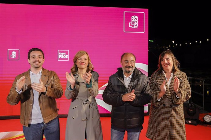 La ministra de Educación y Formación Profesional y portavoz del PSOE, Pilar Alegría, junto al presidente en funciones de Aragón, Javier Lambán, en el arranque de la campaña electoral del 28 de mayo en Zaragoza.