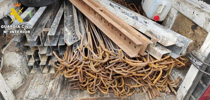 La Guardia Civil detiene a dos varones como autores de un hurto, en la autovía Arzúa-Melide