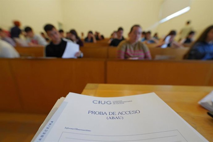 Unha das probas de acceso á universidade 2023, na facultade de Ciencias da Comunicación da Universidade de Santiago de Compostela, a 6 de xuño de 2023, en Santiago de Compostela, A Coruña, Galicia (España). Un total de 12.788 estudantes gall
