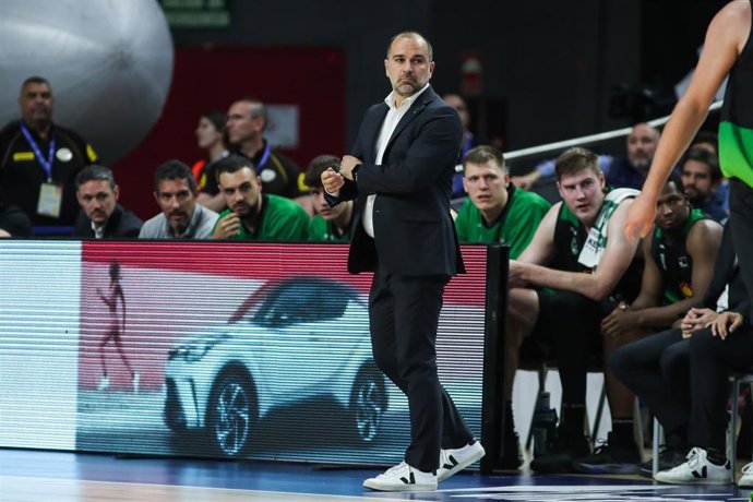 Carles Duran, entrenador del Joventut, durante el partido contra el Real Madrid del 'Playoff' de la Liga Endesa 22-23