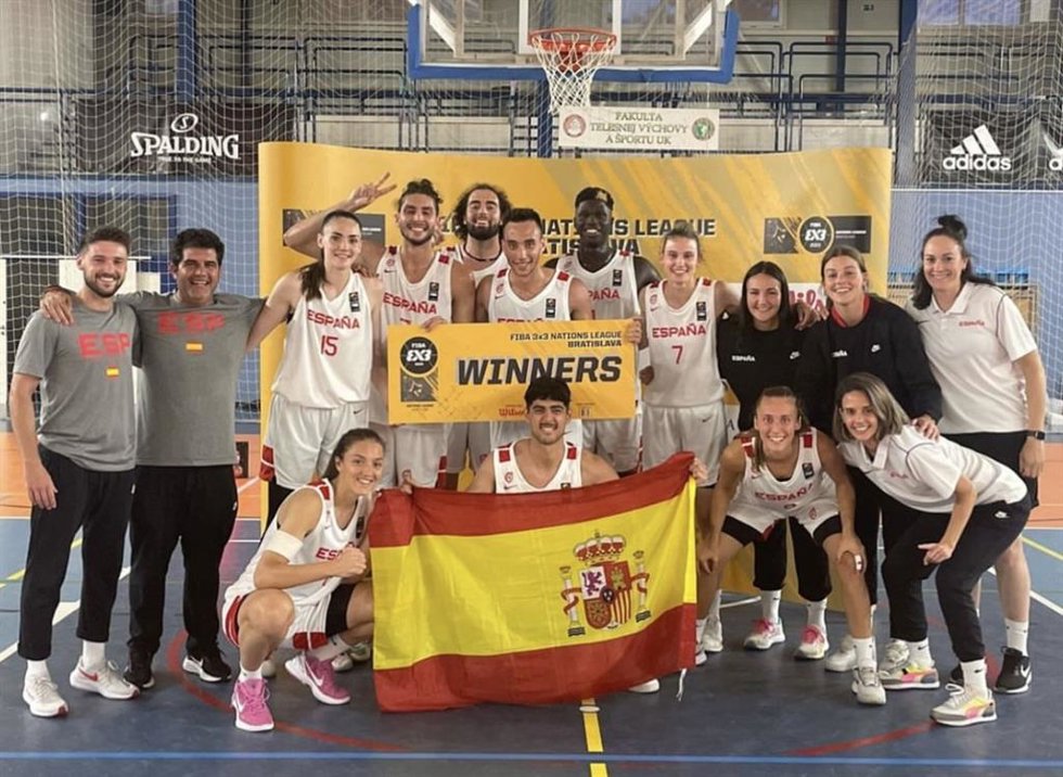El talaverano Juanjo Santana disputa con la Selección Española la 3x3 Nations League en Bratislava