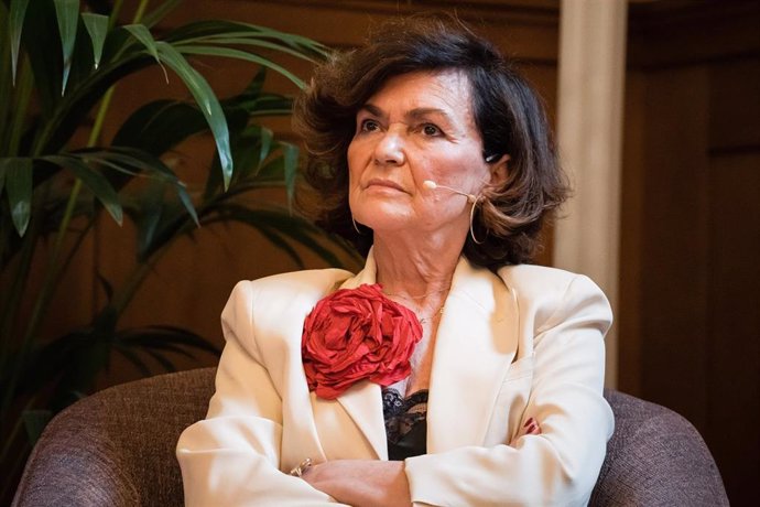 Archivo - La diputada del PSOE y exvicepresidenta primera del Gobierno Carmen Calvo durante una mesa redonda de 'Mujeres Líderes en la política' en el Ateneo de Madrid, a 7 de marzo de 2023, en Madrid (España).