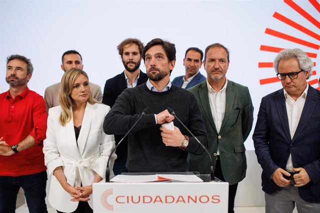 El secretario general de Ciudadanos, Adrián Vázquez, interviene durante una rueda de prensa tras la reunión del Comité Nacional de Ciudadanos, en la sede nacional de Ciudadanos, a 30 de mayo de 2023, en Madrid (España).ra.