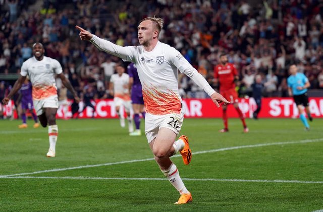 07 June 2023, Czech Republic, Prague: West Ham United's Jarrod Bowen celebrates scoring his sides second goal during the UEFA Europa Conference League Final soccer match between ACF Fiorentina and West Ham United at the Fortuna Arena. Photo: Joe Giddens/P