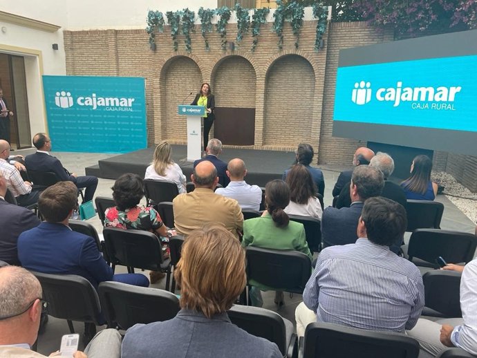 La consejera de Agricultura, Pesca, Agua y Desarrollo Rural, Carmen Crespo, en unas jornadas de Cajamar Caja Rural.