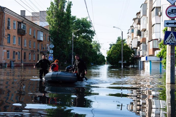 June 7, 2023, Kherson, Ukraine: A woman is brought to shore by rescue workers in Kherson, Ukraine a day after the bursting of the Kakhovka Dam along the Dnipro River flooded communities on both banks of the river south of the dam. Massive flooding has o