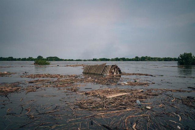 Inundaciones en la región de Jersón, en el sur de Ucrania, tras la destrucción de la presa de Kajovka