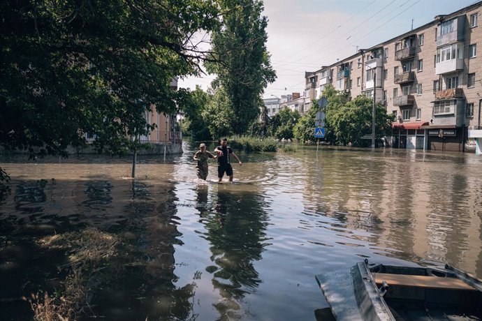 Inundaciones en Jersón, en el sur de Ucrania, tras la destrucción de la presa de Kajovka