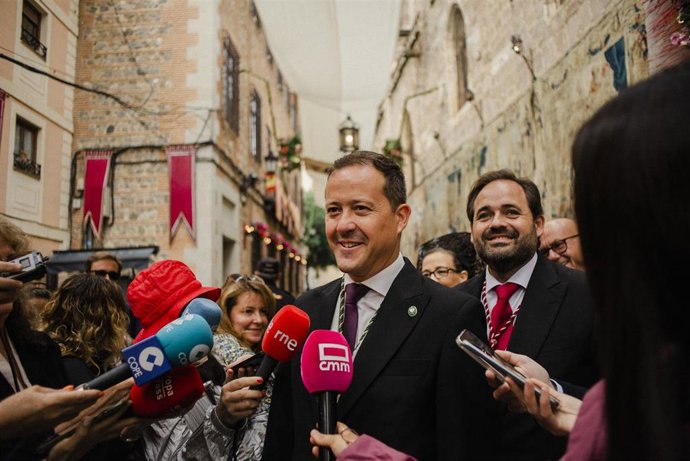 El candidato del PP de Toledo Carlos Velázquez en la misa de la Catedral en el Corpus.