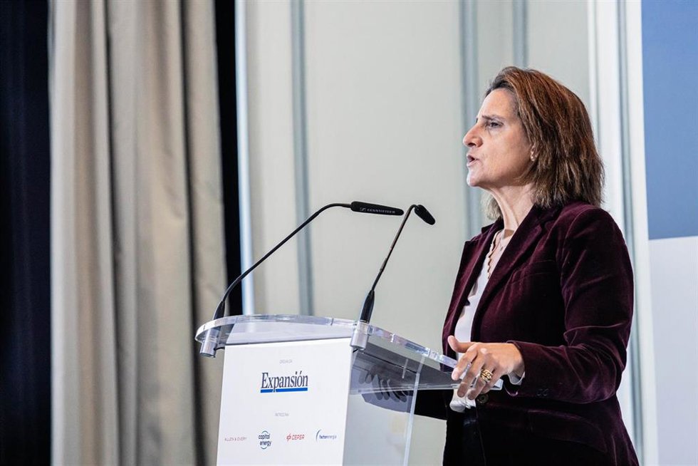 Archivo - La vicepresidenta tercera y ministra de para la Transición Ecológica y el Reto Demográfico, Teresa Ribera