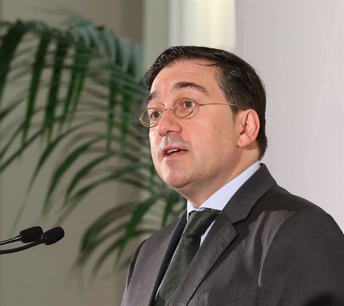 Archivo - El ministro de Asuntos Exteriores, José Manuel Albares, interviene durante un desayuno informativo del Foto de la Nueva Comunicación, en el Hotel Mandarin Oriental Ritz, a 23 de marzo de 2023, en Madrid (España).