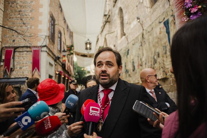 Paco Núñez asiste a la misa del Corpus Christi en la catedral de Toledo presidida por el arzobispo Franciso Cerro Cháves