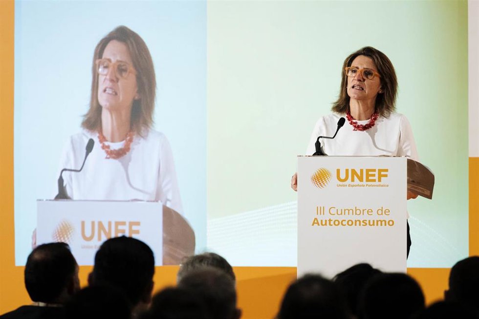 La vicepresidenta tercera del Gobierno y ministra para la Transición Ecológica y el Reto Demográfico, Teresa Ribera, interviene durante la III Cumbre de Autoconsumo y Comunidades Energéticas, en el Hotel Marriot Auditorium de Madrid, a 8 de junio de 202