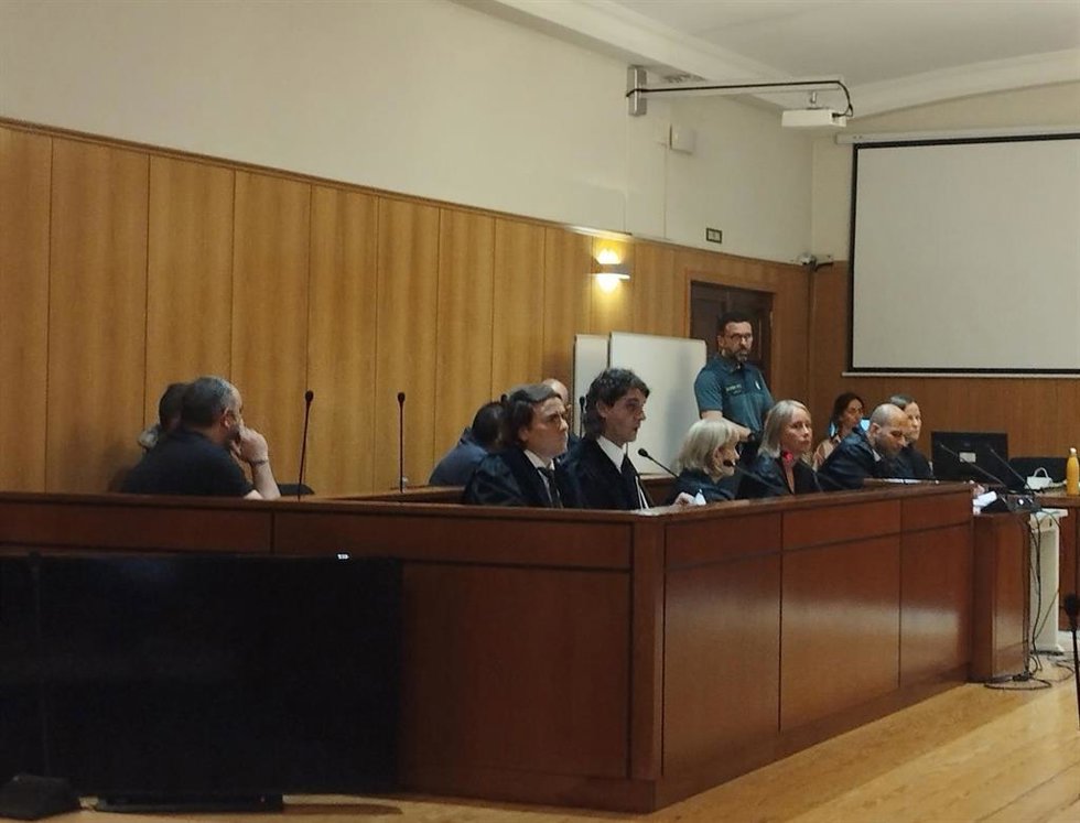 Los acusados y sus defensas durante el juicio celebrado este jueves en la Audiencia de Valladolid.