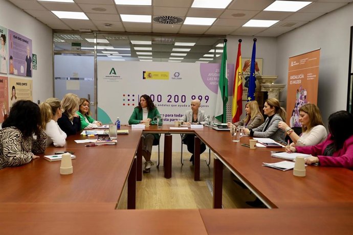La consejera de Inclusión Social, Juventud, Familias e Igualdad, Loles López. Reunión relativa a las comisiones contra la violencia de género.