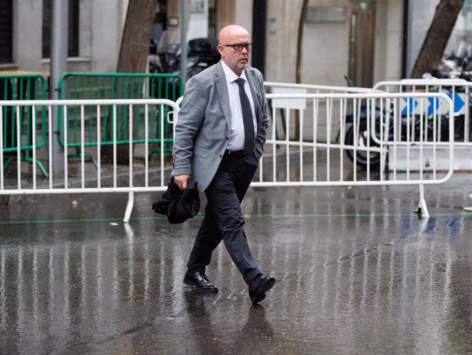 El abogado del expresidente de la Generalitat de Cataluña Carles Puigdemont, Gonzalo Boye, a su llegada al Tribunal Supremo.