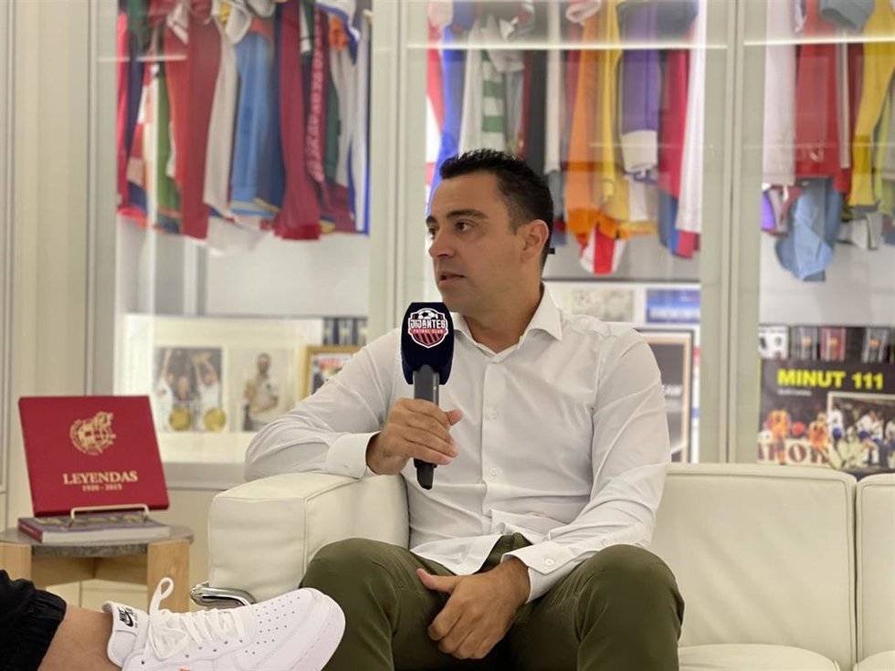 El entrenador del FC Barcelona, Xavi Hernández, en el canal de Jijantes FC en Twitch