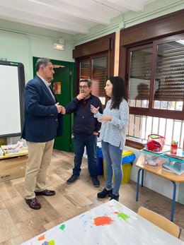 El delegado de Desarrrollo Educativo y FP de Almería visita un centro escolar de la Alpujarra almeriense.