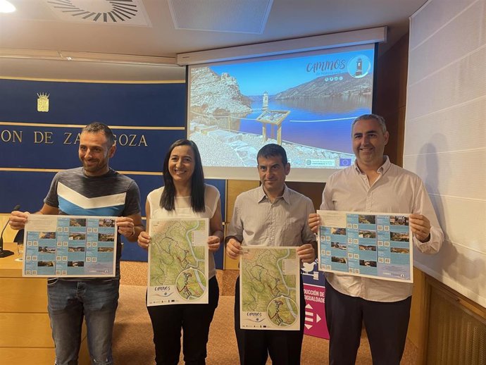 De izquierda a derecha, el concejal de Deportes de Fayón, Iñaki Solé; la diputada delegada de Turismo, Cristina Palacín; el alcalde de Fayón, Roberto Cabistany; y el técnico de promoción económica Ruben Cabistany