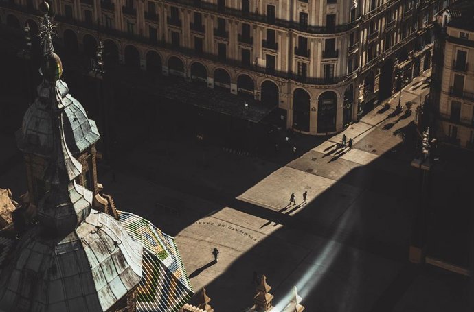 Archivo - Primer premio de fotografía del concurso 4Artes. Imagen titulada "Crepúsculo en la ciudad" de Gabriel Arner Val