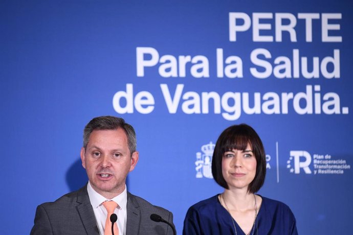 La ministra de Ciencia e Innovación, Diana Morant, y el ministro de Sanidad, José Manuel Miñones, antes de presidir la reunión de la Alianza Salud de Vanguardia, en la sede del Ministerio de Ciencia e Innovación, a 7 de junio de 2023, en Madrid (España).