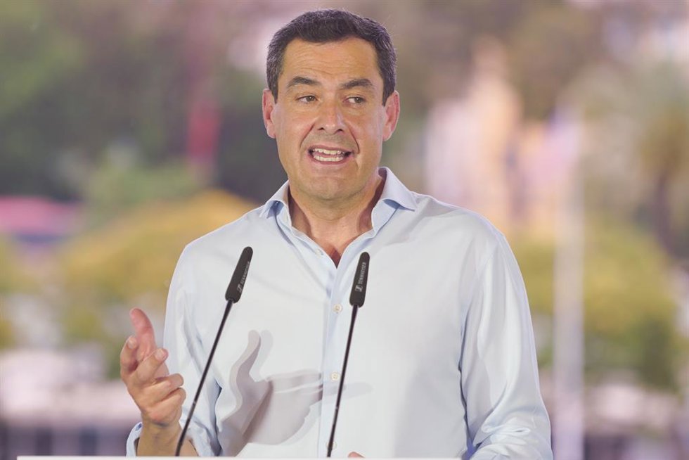 El presidente del PP de Andalucía y de la Junta, Juanma Moreno, durante su intervención en la reunión de la Junta Directiva Regional del PP-A, a 06 de junio del 2023 en Sevilla (Andalucía, España)