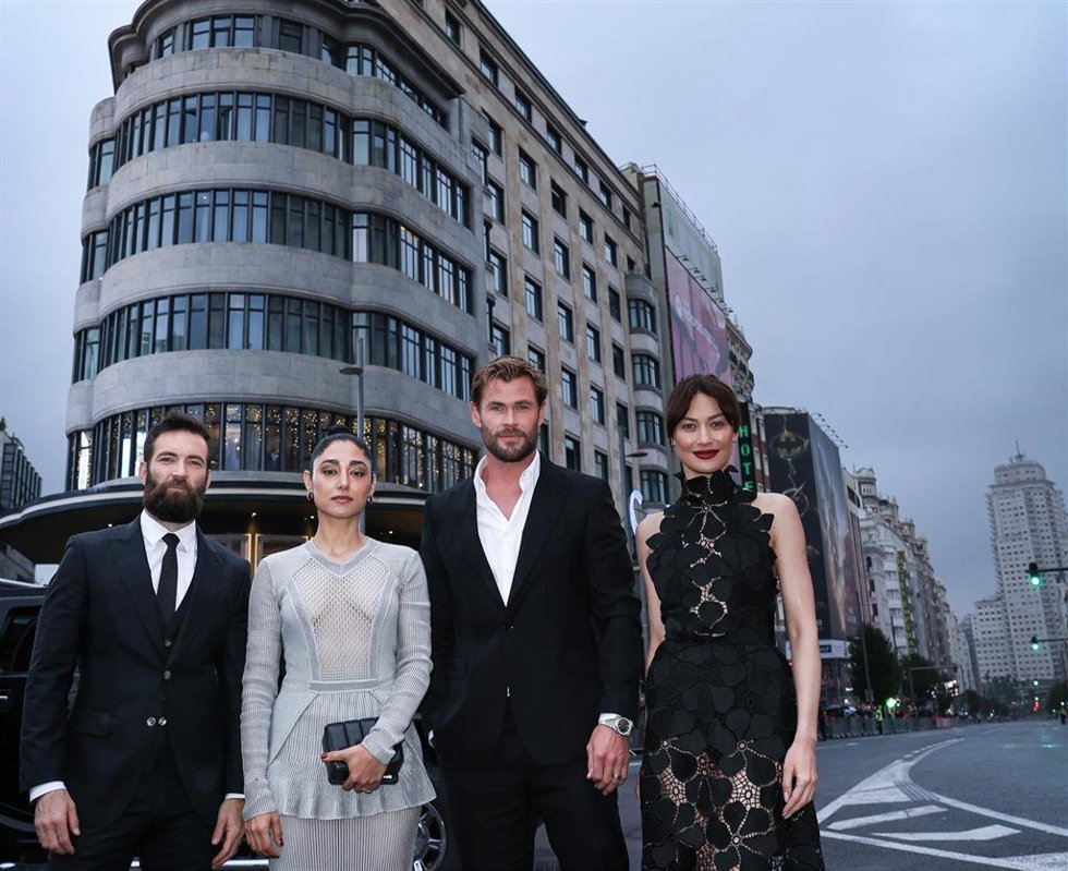 Tyler Rake 2: Chris Hemsworth protagoniza una espectacular persecución y corta la Gran Vía de Madrid