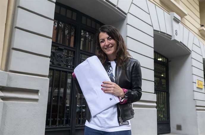 La ex dirigente de Vox Macarena Olona a su salida del Ministerio del Interior, a 7 de junio de 2023, en Madrid (España). Macarena Olona ha acudido al Ministerio a subsanar el defecto de forma del que fue informada ayer, 6 de junio, en el registro de su 
