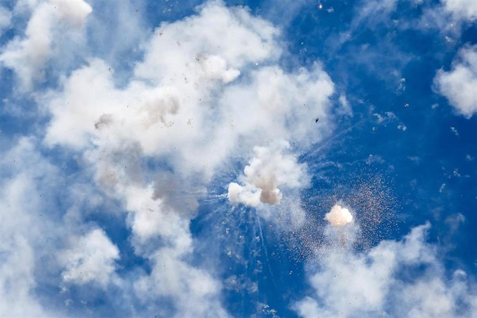 Archivo - Imagen de archivo de una masclet en Fogueres.